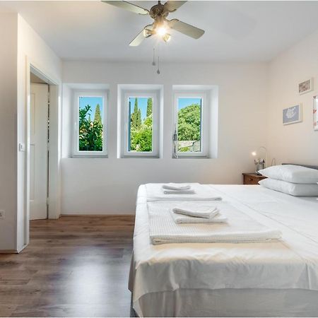Apartment Near Old Town, Free Parking & Huge Garden Dubrovnik Bagian luar foto