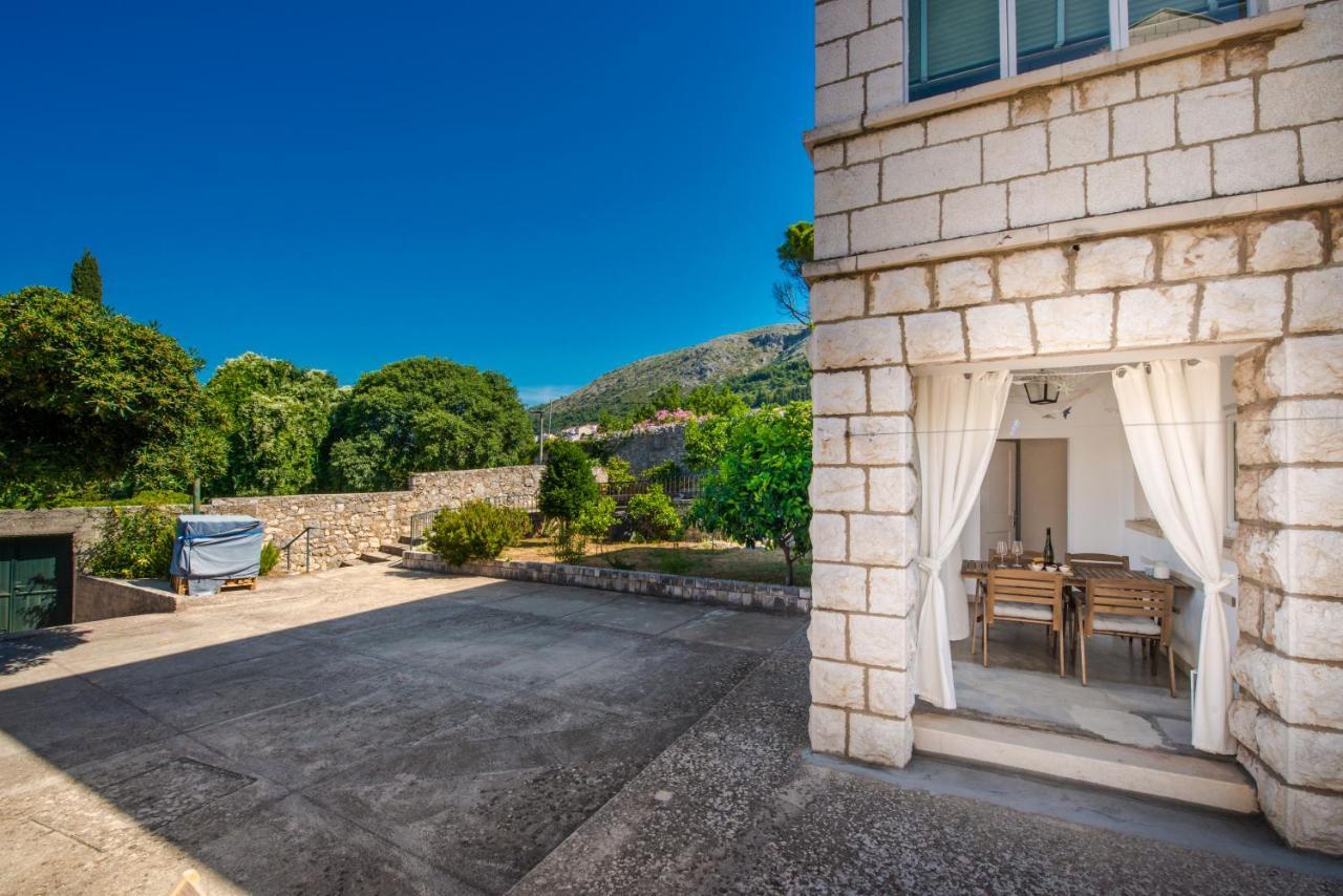 Apartment Near Old Town, Free Parking & Huge Garden Dubrovnik Bagian luar foto
