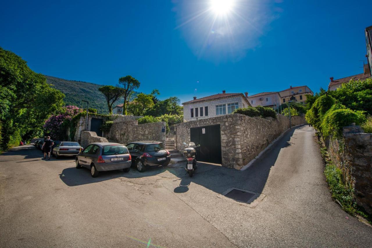 Apartment Near Old Town, Free Parking & Huge Garden Dubrovnik Bagian luar foto
